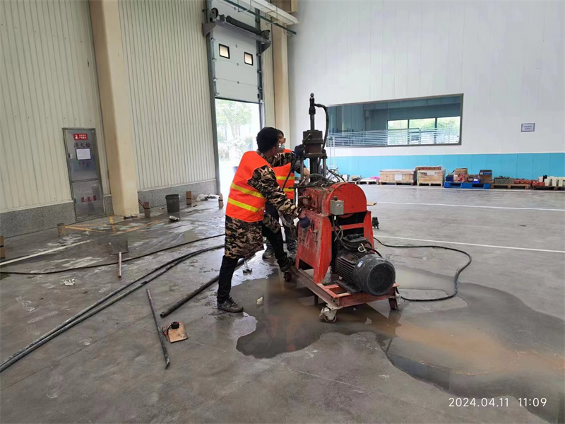 沉湖管委会厂房地面下沉塌陷注浆加固施工